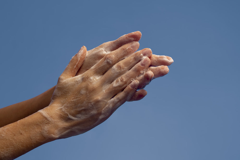 Protecting Your Hands: How to Prevent Dryness from Detergent Use